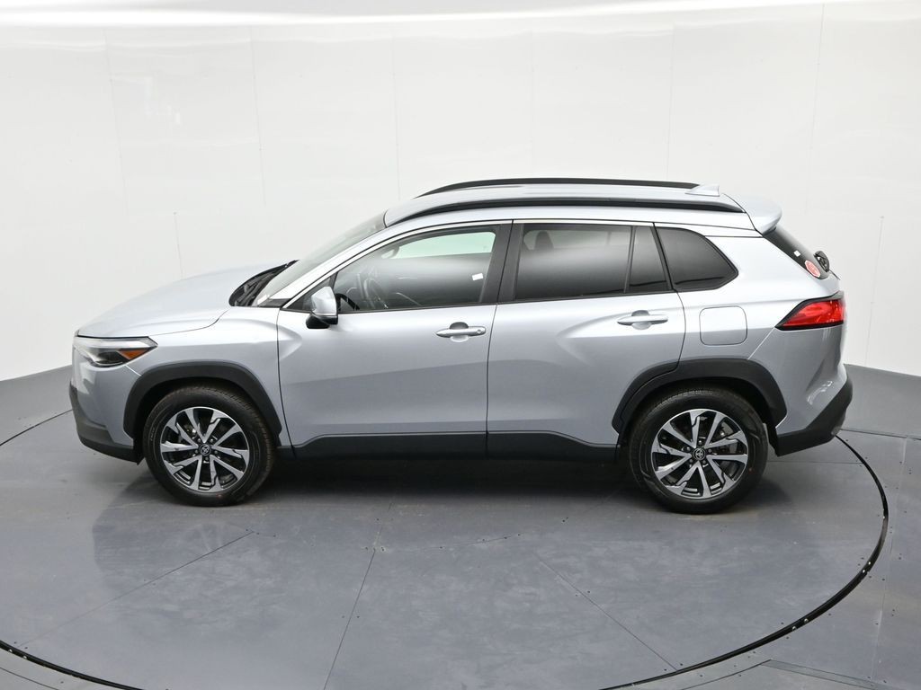 Toyota Corolla Cross Vehicle Full-screen Gallery Image 19