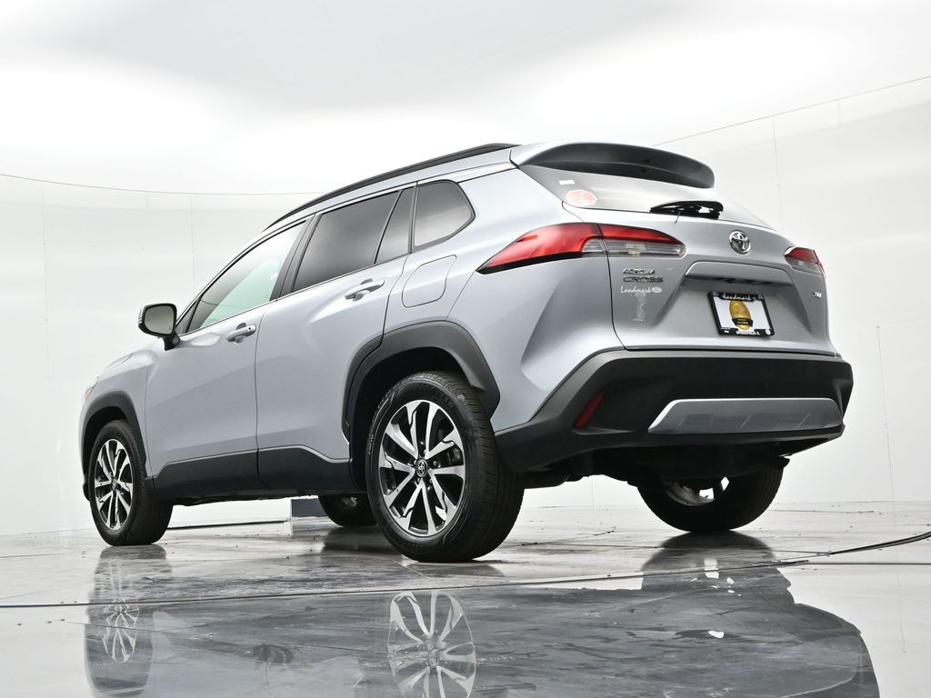 Toyota Corolla Cross Vehicle Full-screen Gallery Image 20