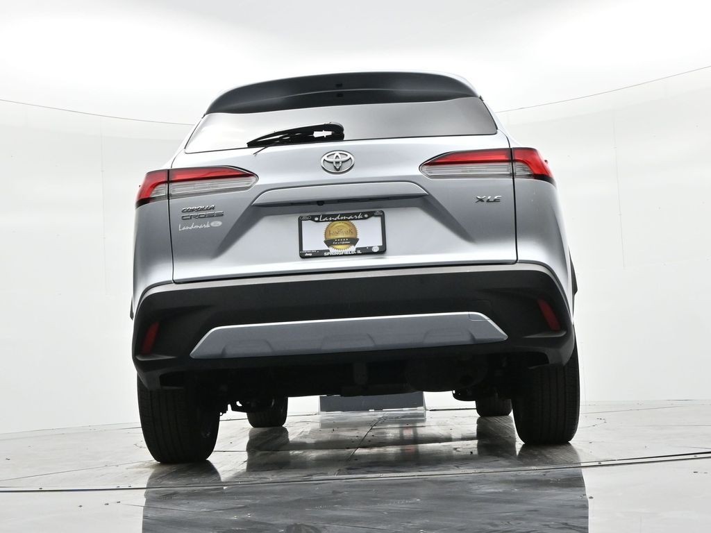 Toyota Corolla Cross Vehicle Full-screen Gallery Image 21