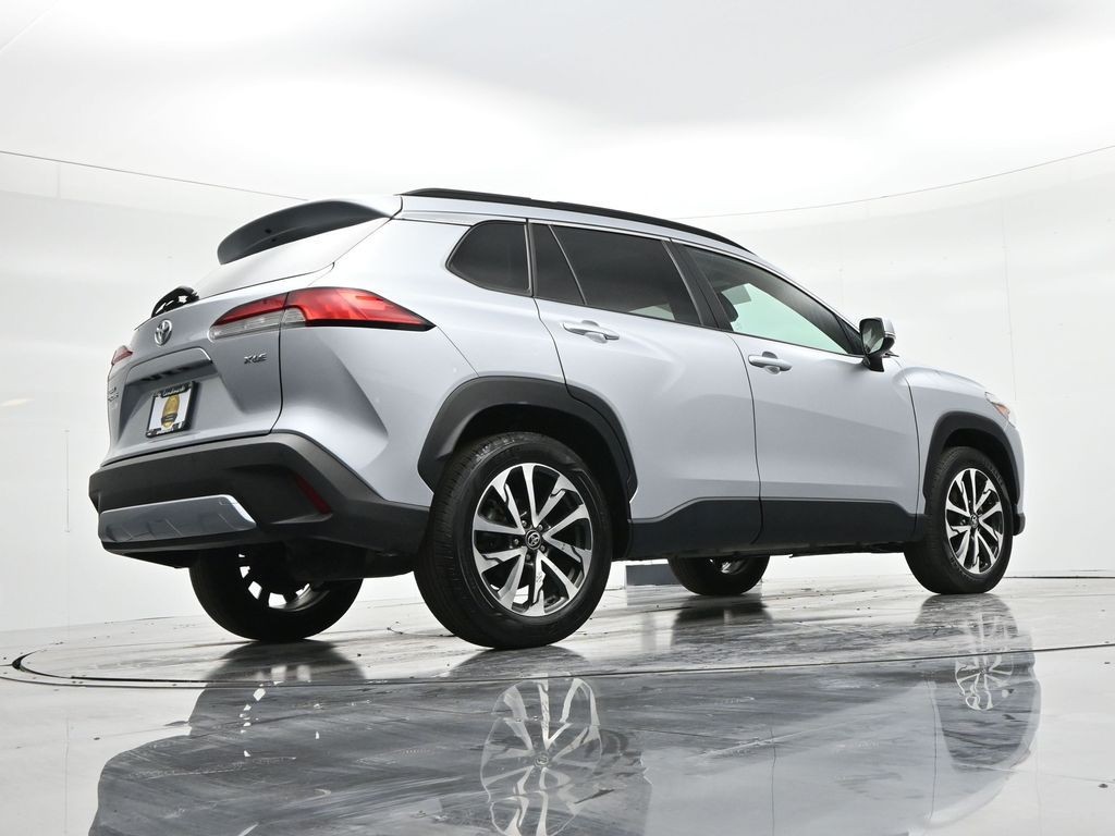 Toyota Corolla Cross Vehicle Full-screen Gallery Image 22