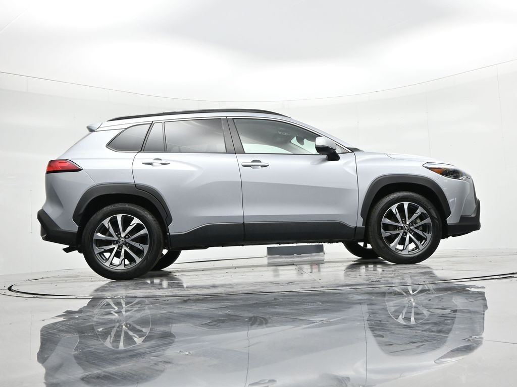 Toyota Corolla Cross Vehicle Full-screen Gallery Image 23