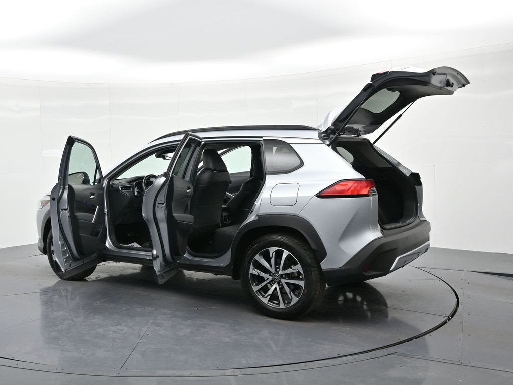 Toyota Corolla Cross Vehicle Full-screen Gallery Image 25