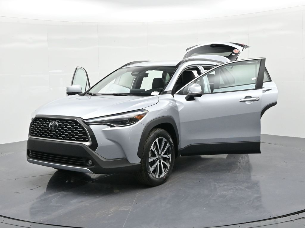 Toyota Corolla Cross Vehicle Full-screen Gallery Image 26