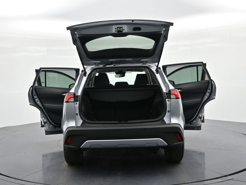 Toyota Corolla Cross Vehicle Full-screen Gallery Image 27