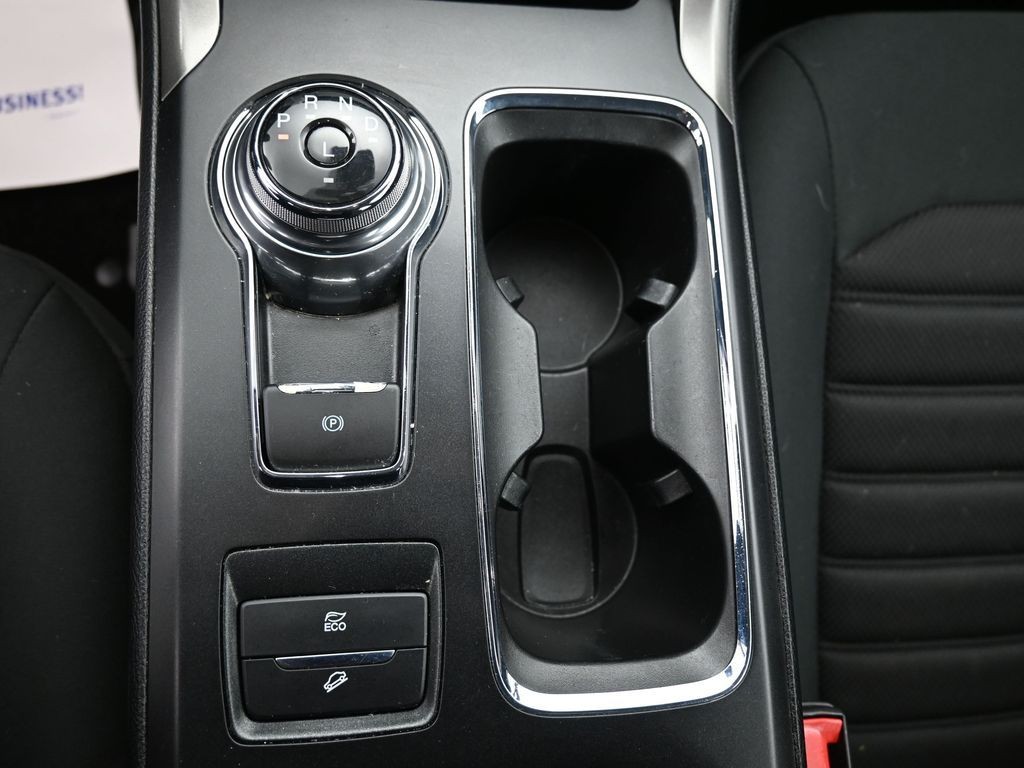 Ford Fusion Hybrid Vehicle Full-screen Gallery Image 12