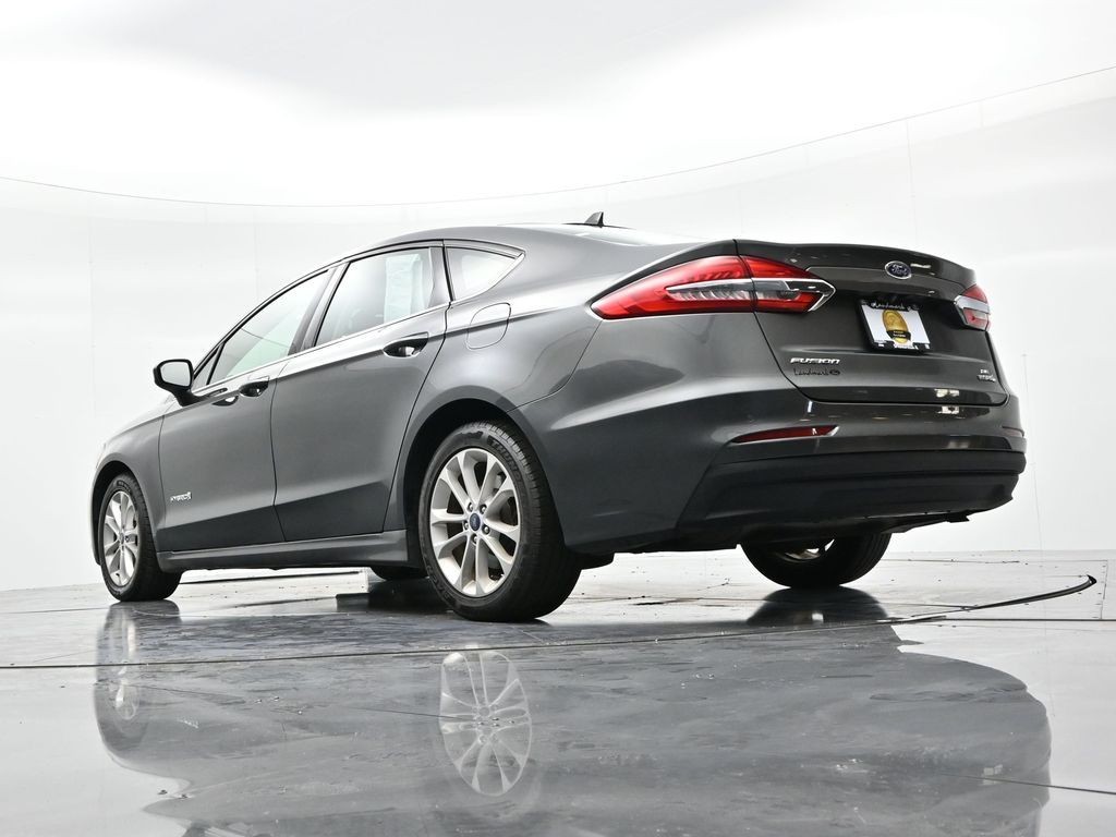 Ford Fusion Hybrid Vehicle Full-screen Gallery Image 18