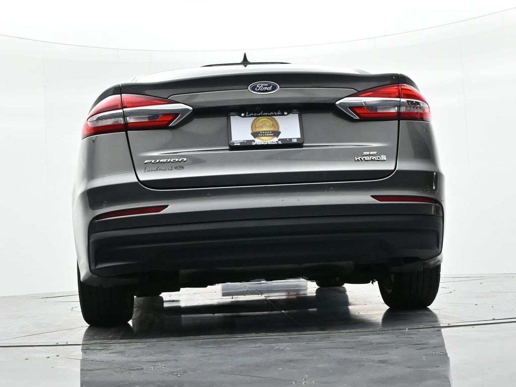 Ford Fusion Hybrid Vehicle Full-screen Gallery Image 19