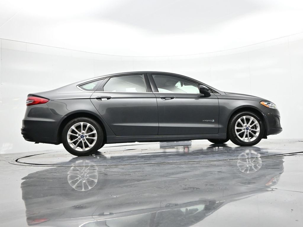 Ford Fusion Hybrid Vehicle Full-screen Gallery Image 21
