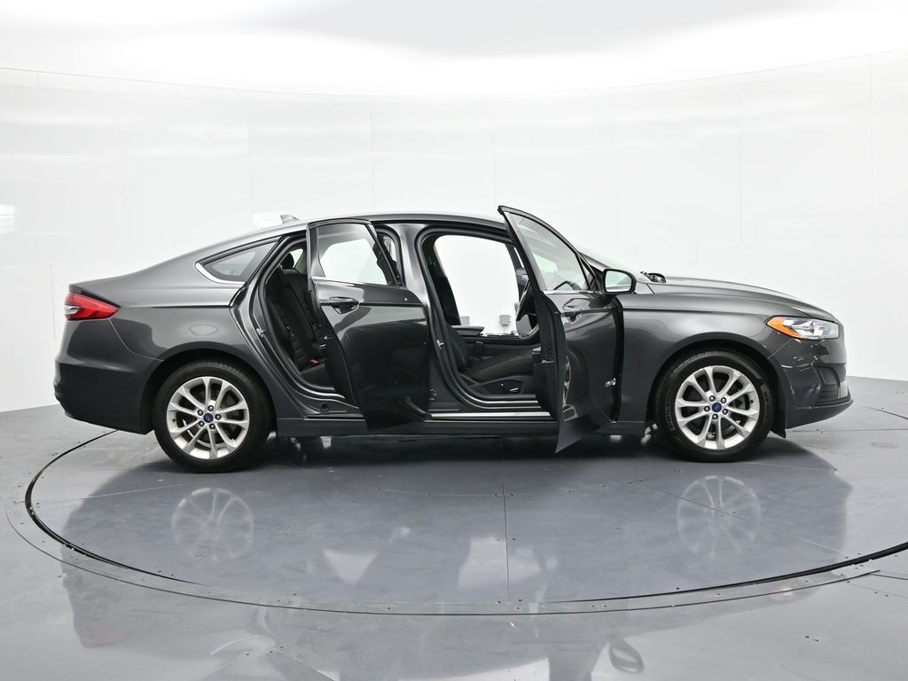 Ford Fusion Hybrid Vehicle Full-screen Gallery Image 22