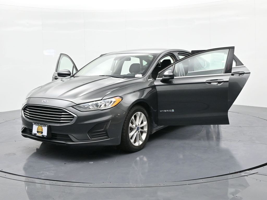 Ford Fusion Hybrid Vehicle Full-screen Gallery Image 24