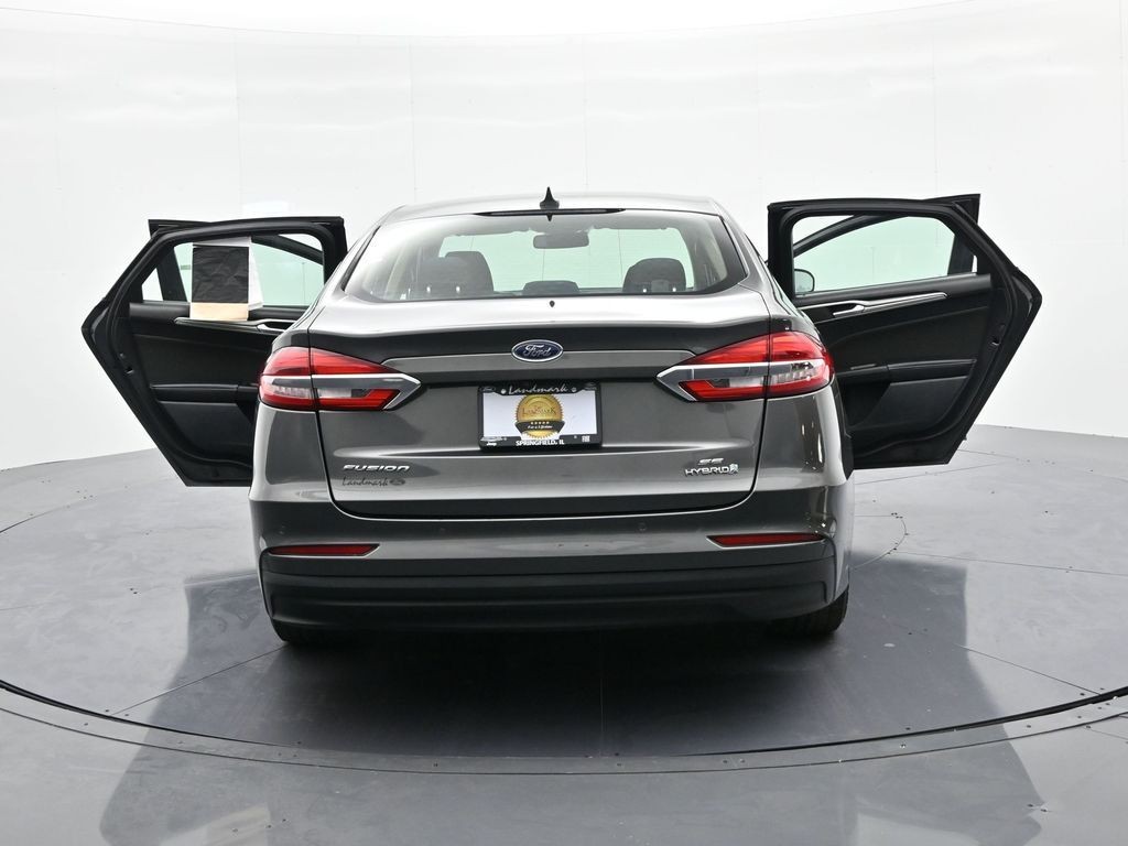 Ford Fusion Hybrid Vehicle Full-screen Gallery Image 25