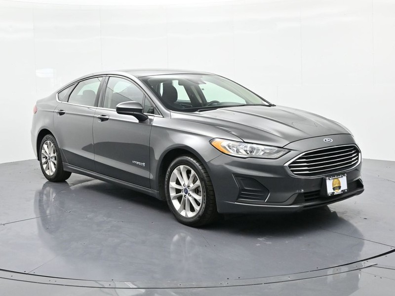 Ford Fusion Hybrid Vehicle Full-screen Gallery Image 4
