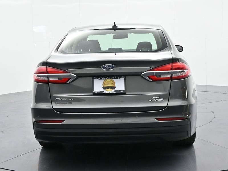 Ford Fusion Hybrid Vehicle Full-screen Gallery Image 7