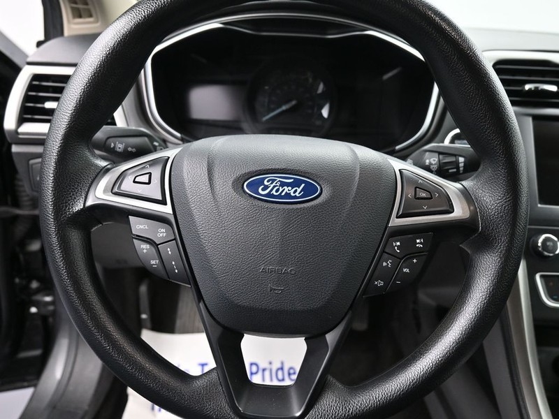 Ford Fusion Hybrid Vehicle Full-screen Gallery Image 11