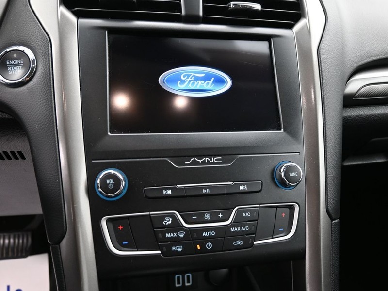 Ford Fusion Hybrid Vehicle Full-screen Gallery Image 13