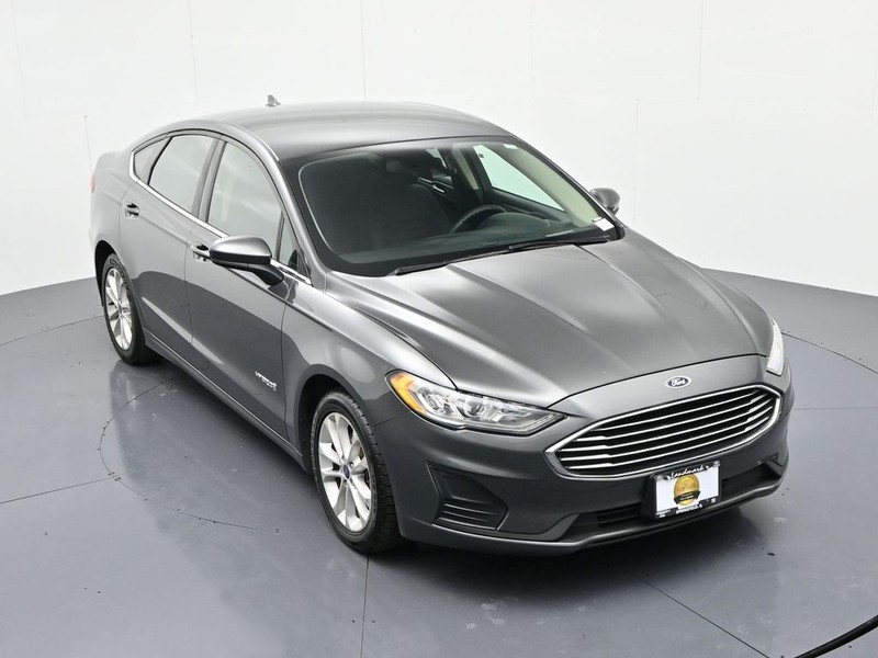 Ford Fusion Hybrid Vehicle Full-screen Gallery Image 14