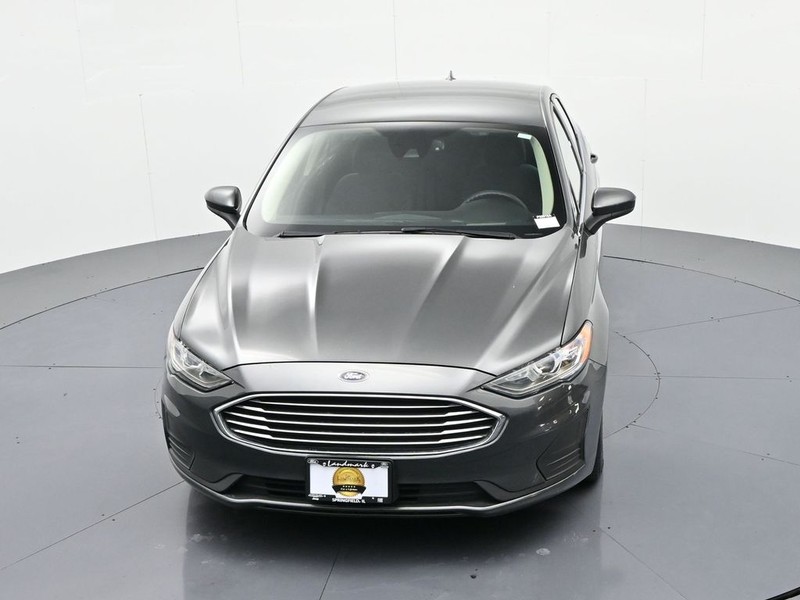 Ford Fusion Hybrid Vehicle Full-screen Gallery Image 15