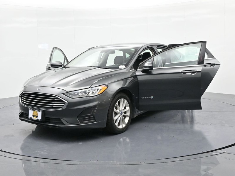 Ford Fusion Hybrid Vehicle Full-screen Gallery Image 24