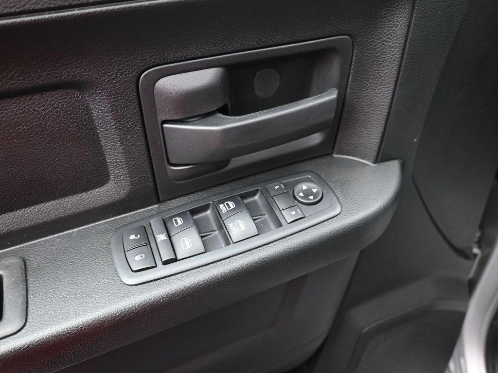 Ram 1500 Vehicle Full-screen Gallery Image 12