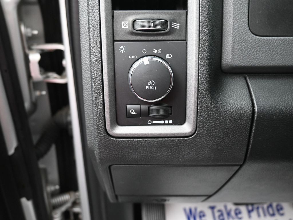 Ram 1500 Vehicle Full-screen Gallery Image 13