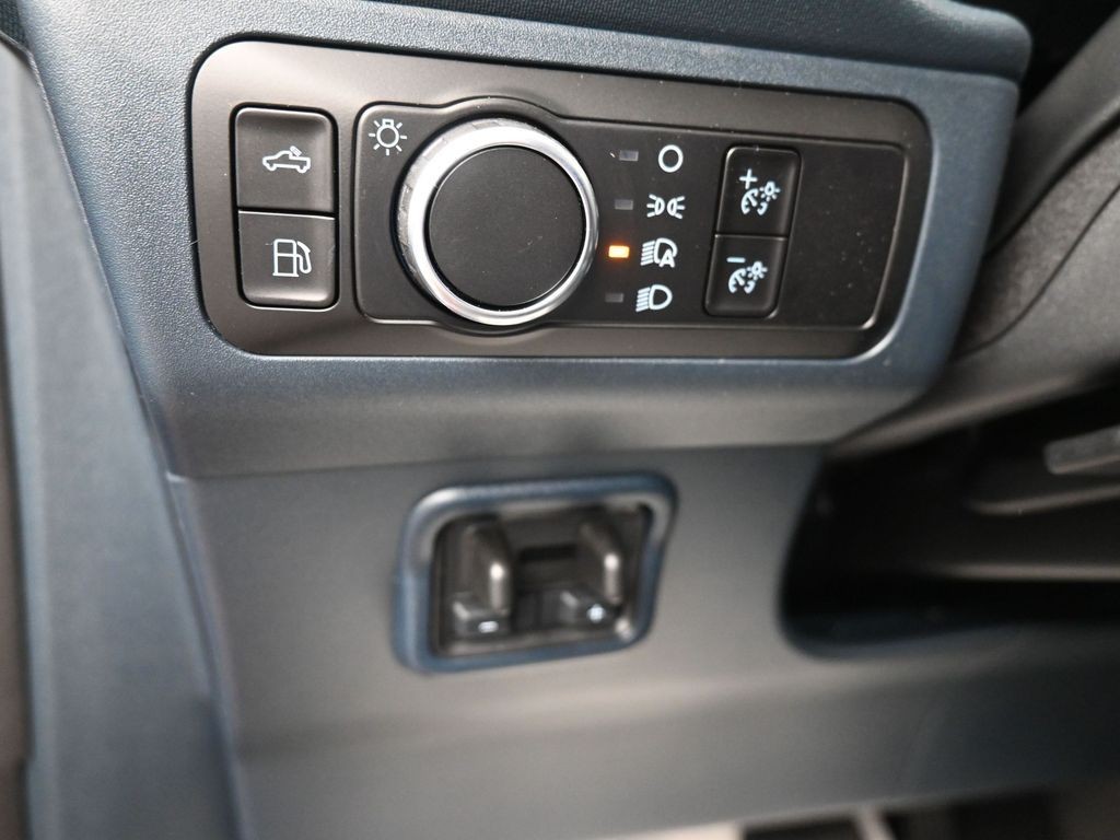 Ford Maverick Vehicle Full-screen Gallery Image 13