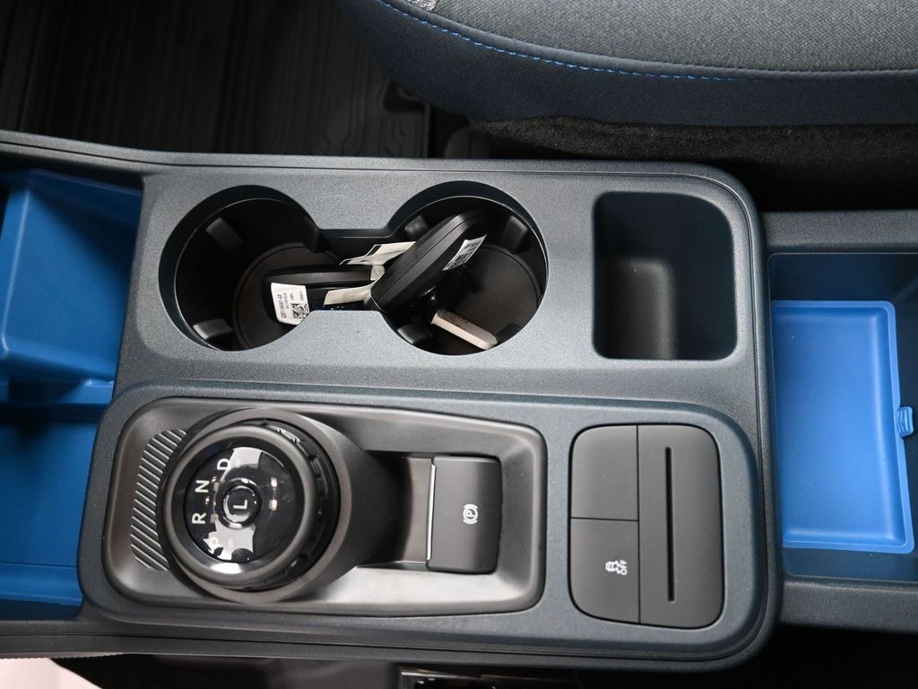 Ford Maverick Vehicle Full-screen Gallery Image 17