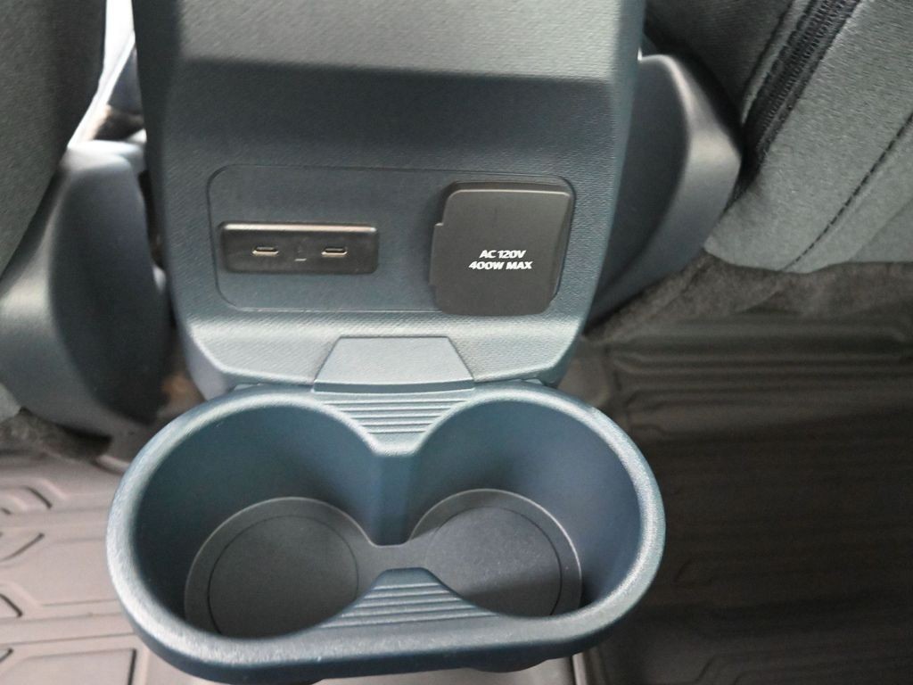 Ford Maverick Vehicle Full-screen Gallery Image 18