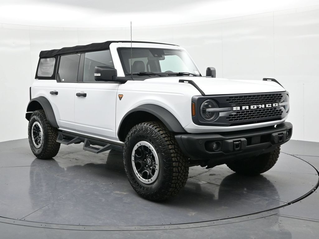 Ford Bronco Vehicle Full-screen Gallery Image 04