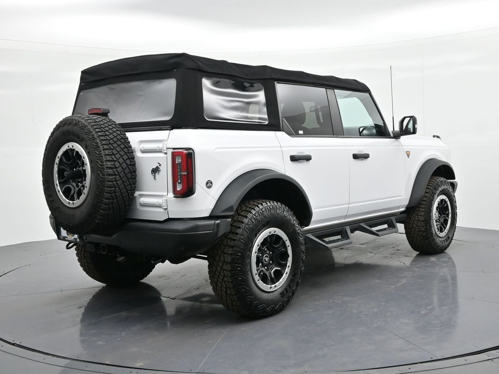 Ford Bronco Vehicle Full-screen Gallery Image 06