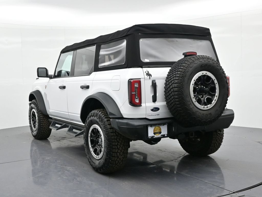 Ford Bronco Vehicle Full-screen Gallery Image 08