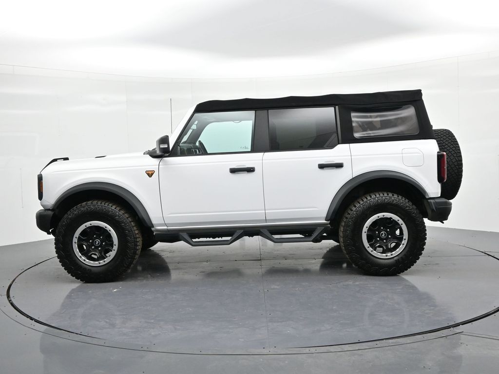 Ford Bronco Vehicle Full-screen Gallery Image 09