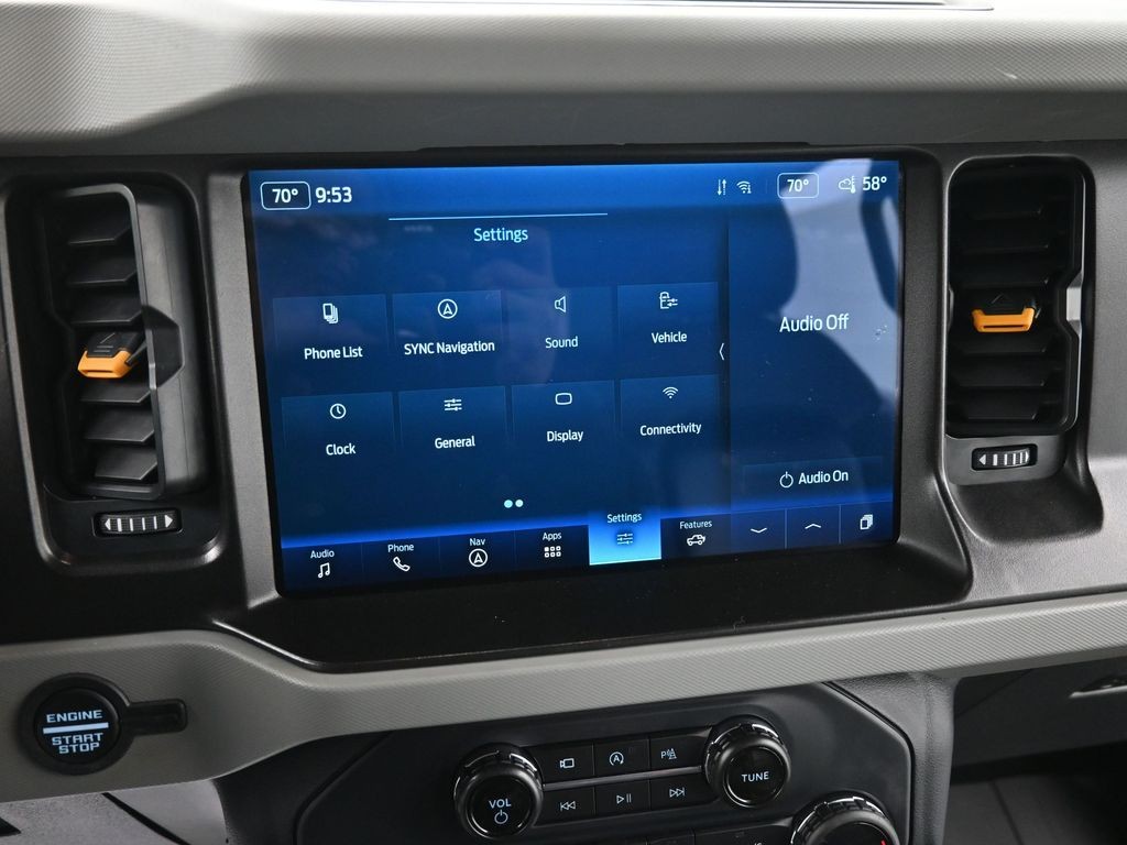 Ford Bronco Vehicle Full-screen Gallery Image 10