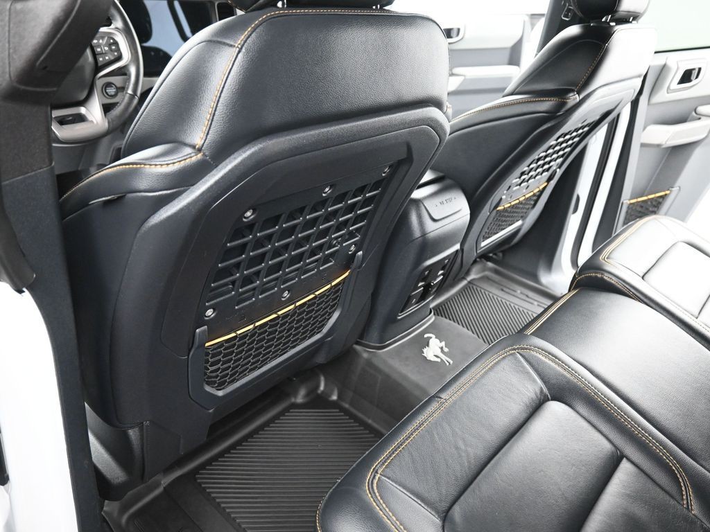 Ford Bronco Vehicle Full-screen Gallery Image 15