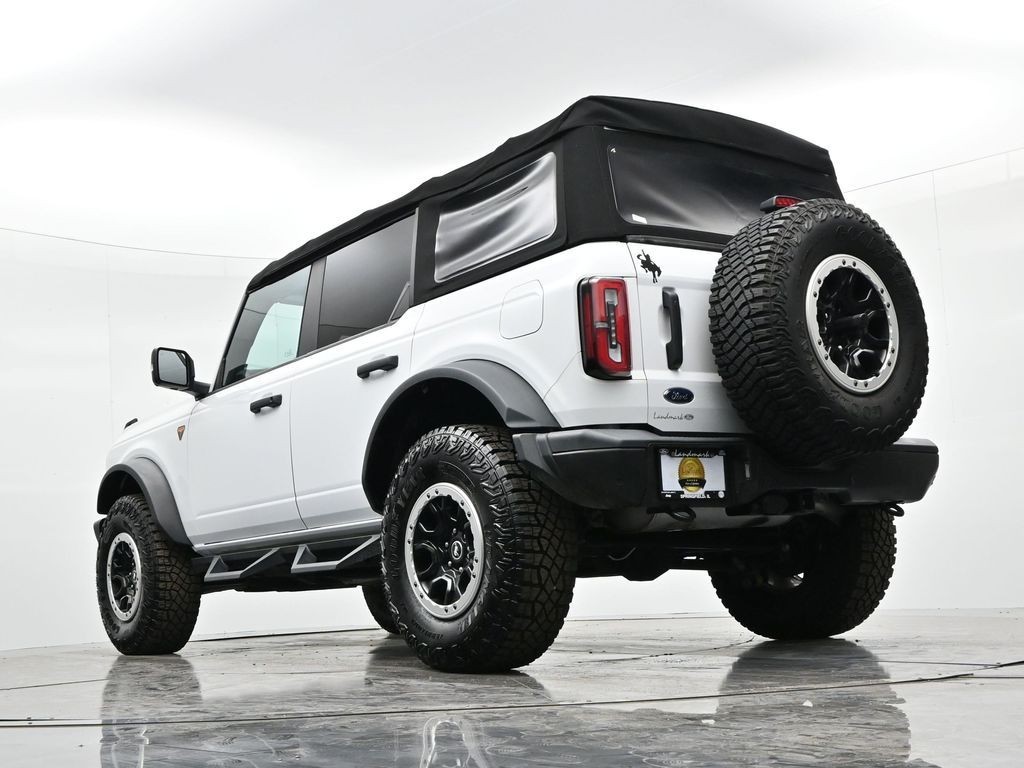 Ford Bronco Vehicle Full-screen Gallery Image 20