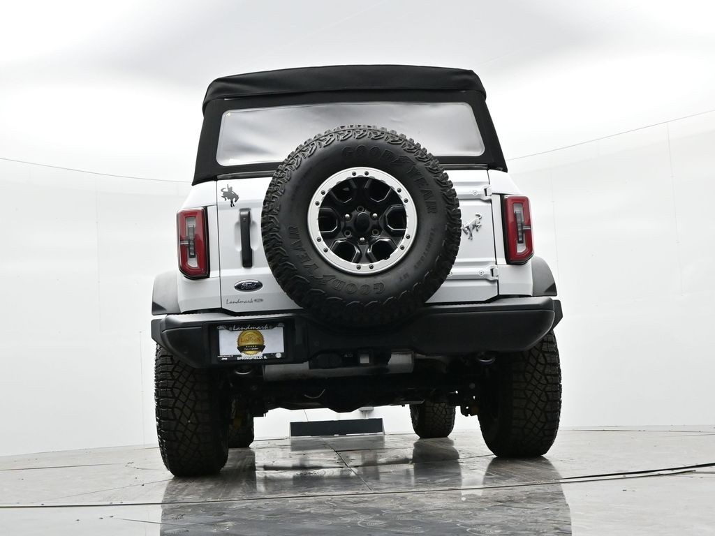 Ford Bronco Vehicle Full-screen Gallery Image 21