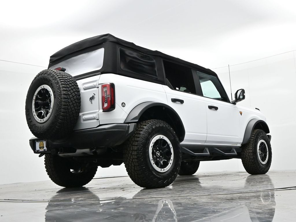 Ford Bronco Vehicle Full-screen Gallery Image 22