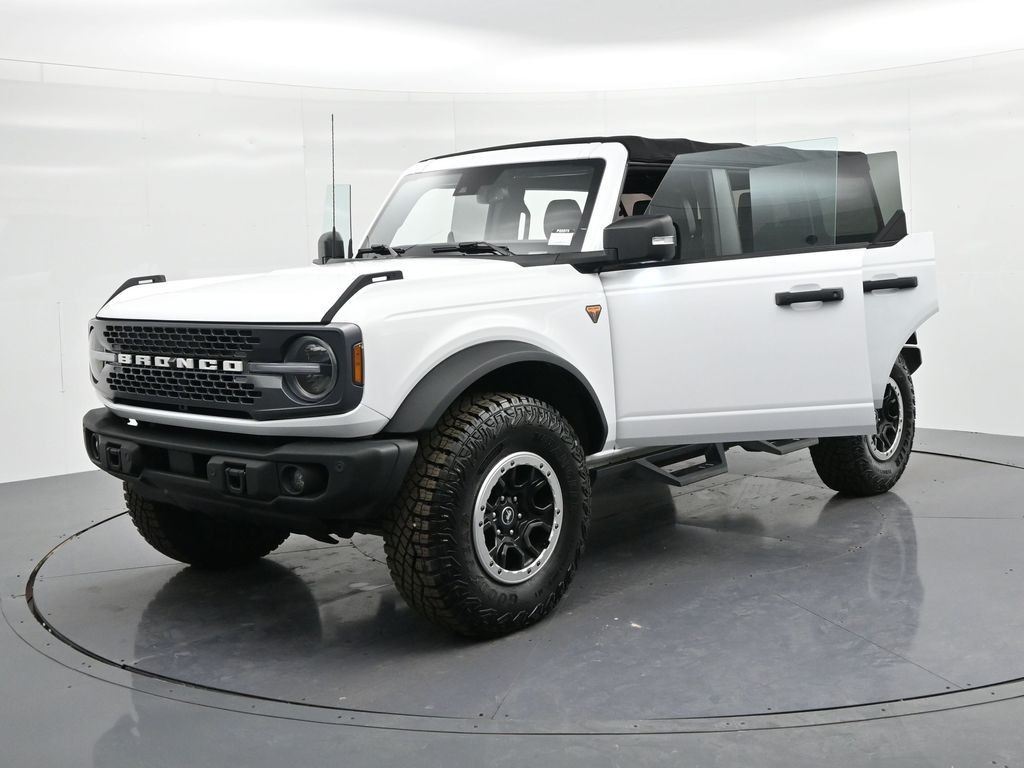Ford Bronco Vehicle Full-screen Gallery Image 26
