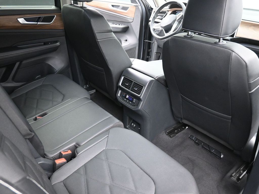 Volkswagen Atlas Vehicle Full-screen Gallery Image 10