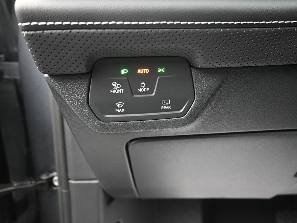 Volkswagen Atlas Vehicle Full-screen Gallery Image 12