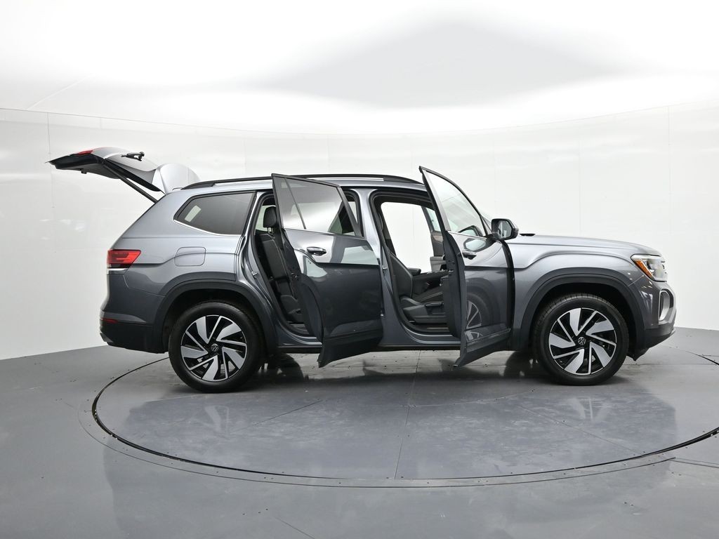 Volkswagen Atlas Vehicle Full-screen Gallery Image 25