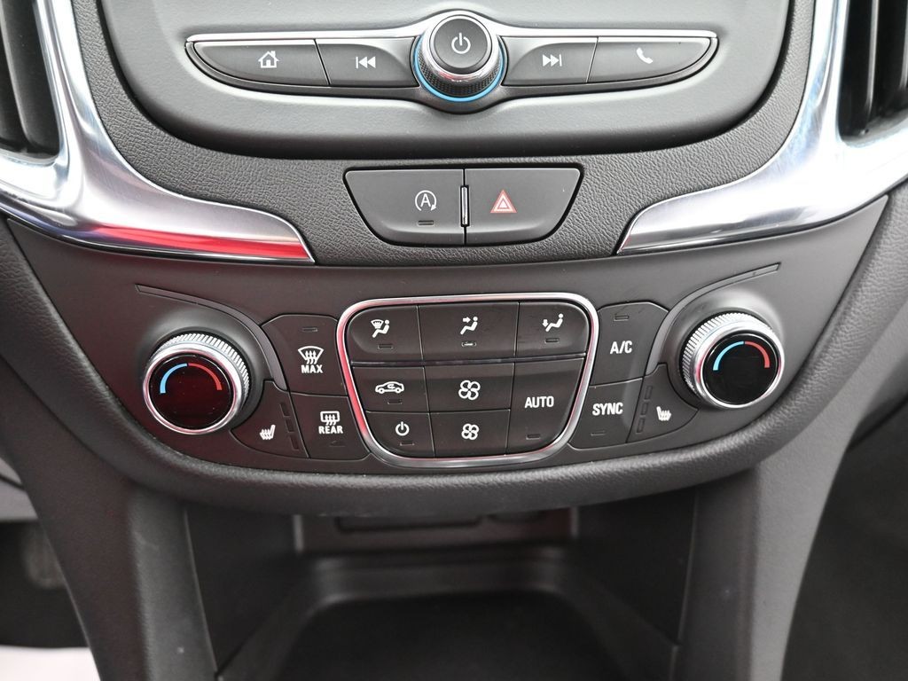 Chevrolet Equinox Vehicle Full-screen Gallery Image 12