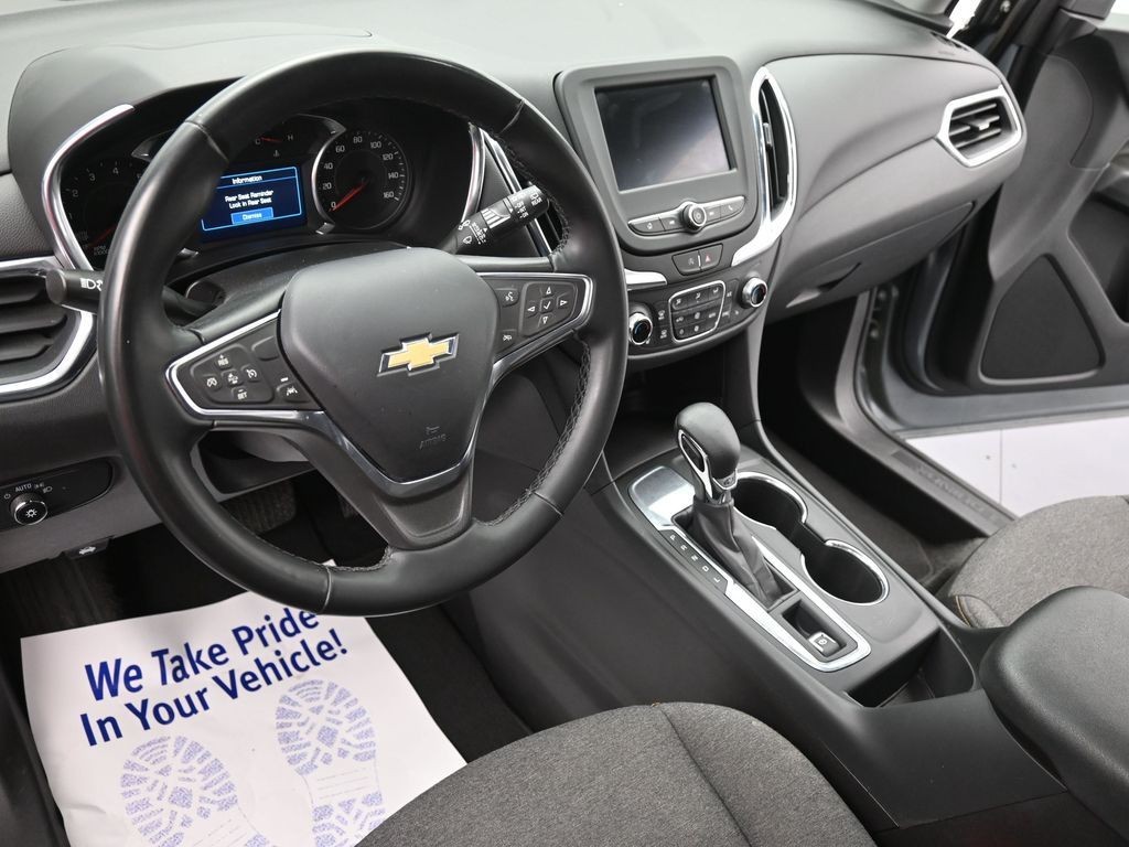 Chevrolet Equinox Vehicle Full-screen Gallery Image 14