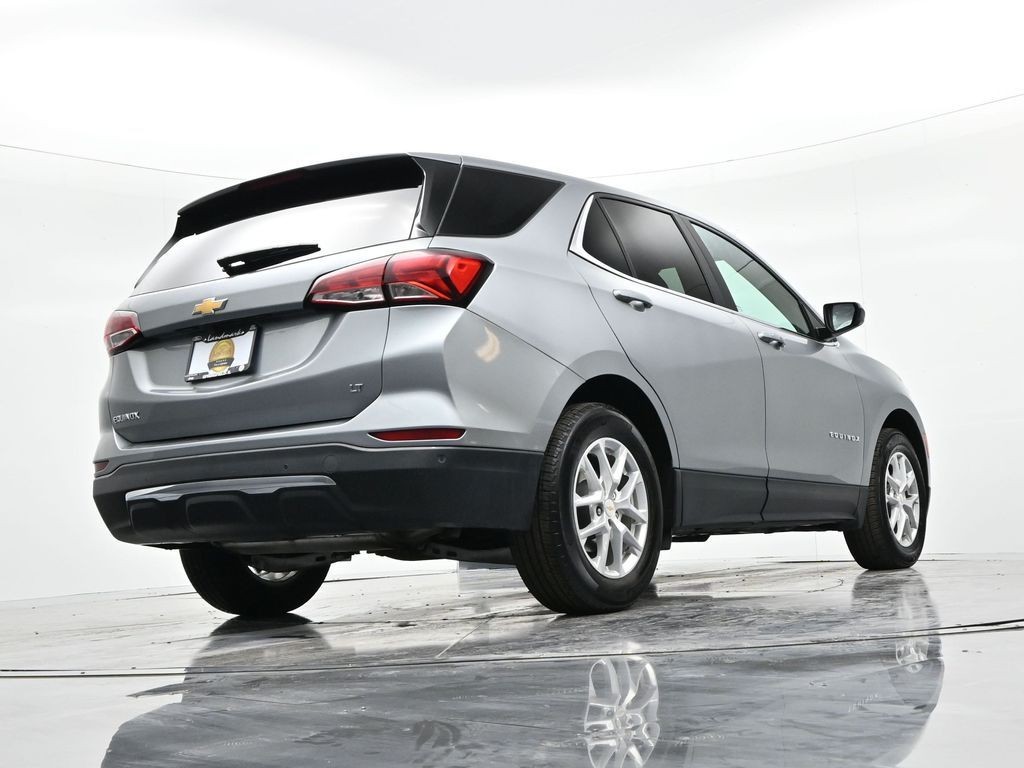 Chevrolet Equinox Vehicle Full-screen Gallery Image 21