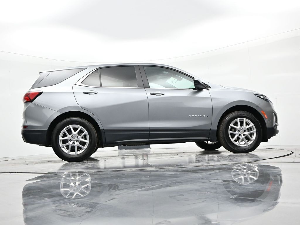 Chevrolet Equinox Vehicle Full-screen Gallery Image 22