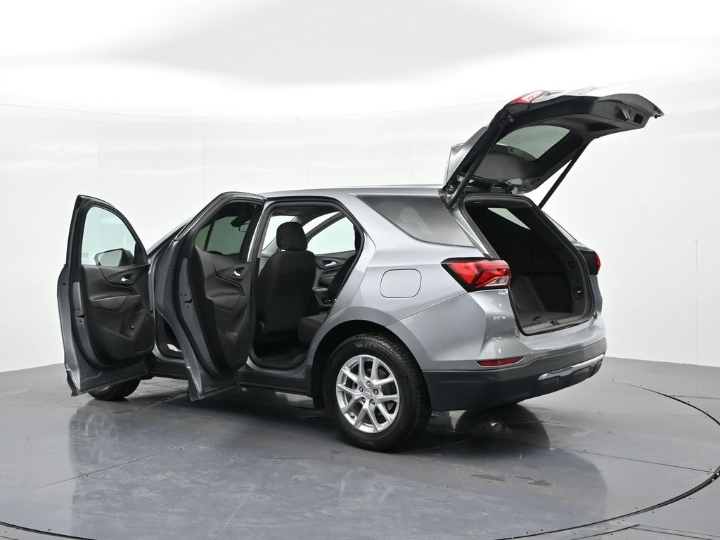 Chevrolet Equinox Vehicle Full-screen Gallery Image 24