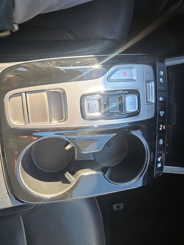 Hyundai Tucson Vehicle Full-screen Gallery Image 11