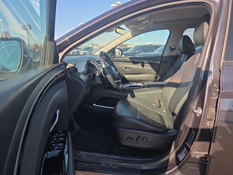 Hyundai Tucson Vehicle Full-screen Gallery Image 2