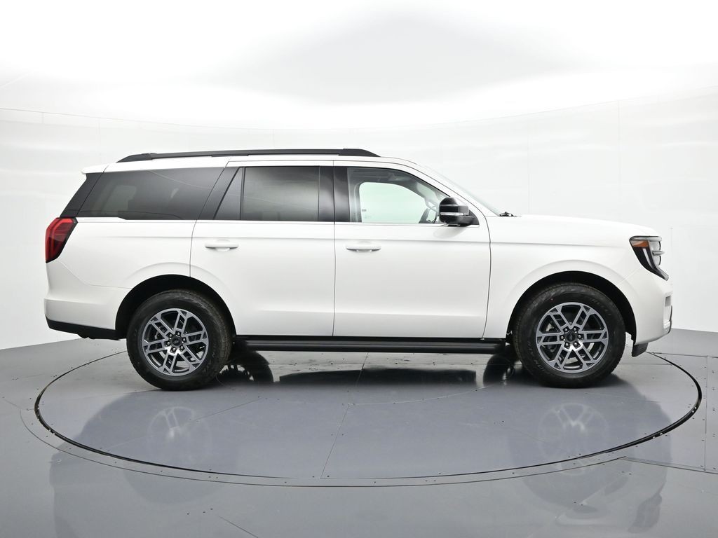 Ford Expedition Vehicle Full-screen Gallery Image 5