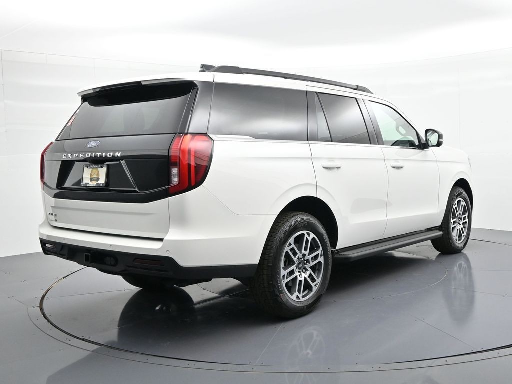 Ford Expedition Vehicle Full-screen Gallery Image 6