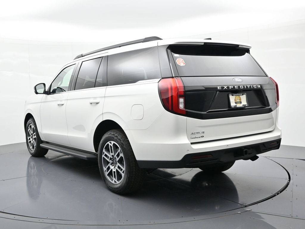 Ford Expedition Vehicle Full-screen Gallery Image 8